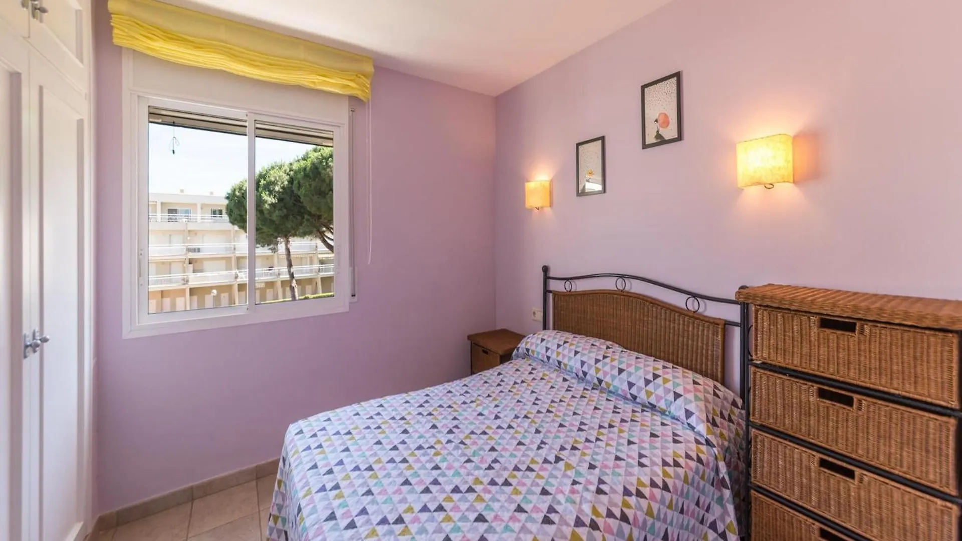 Beautiful Apartment With Communal Pool L'Escala